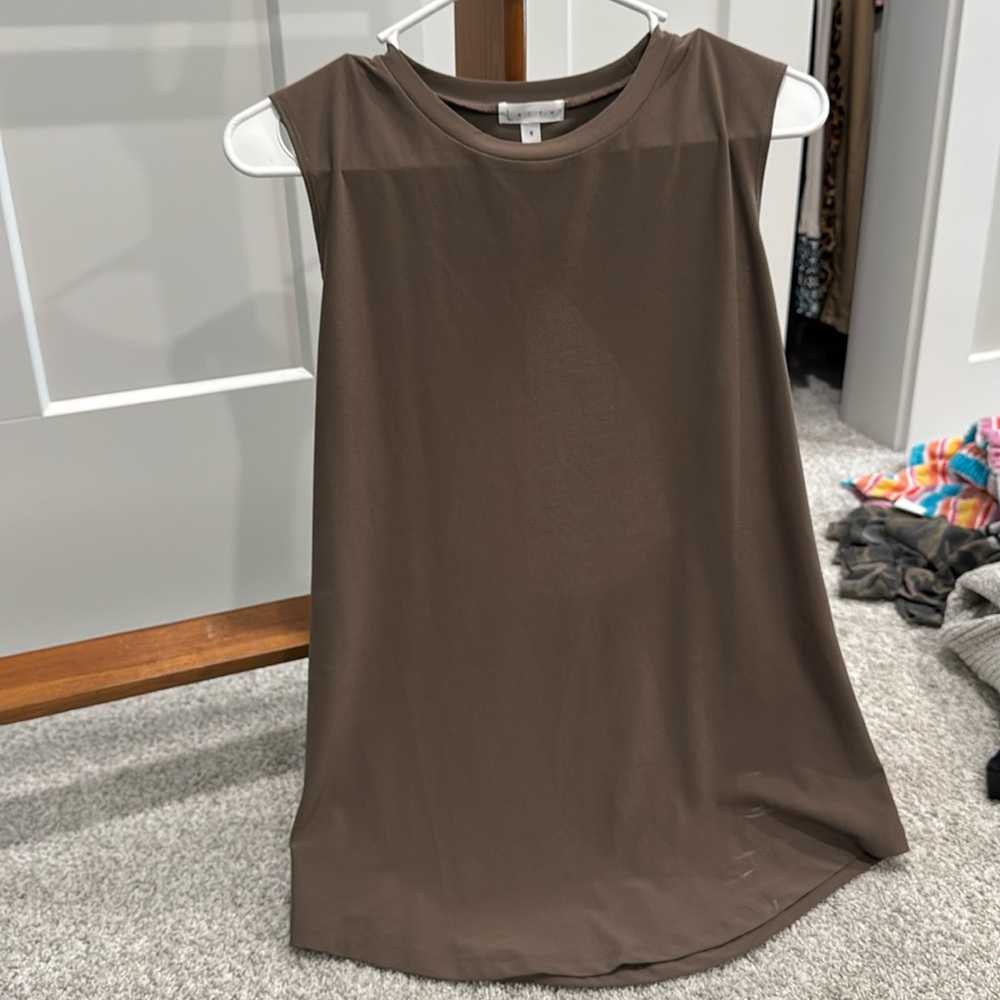 Back cut out tank